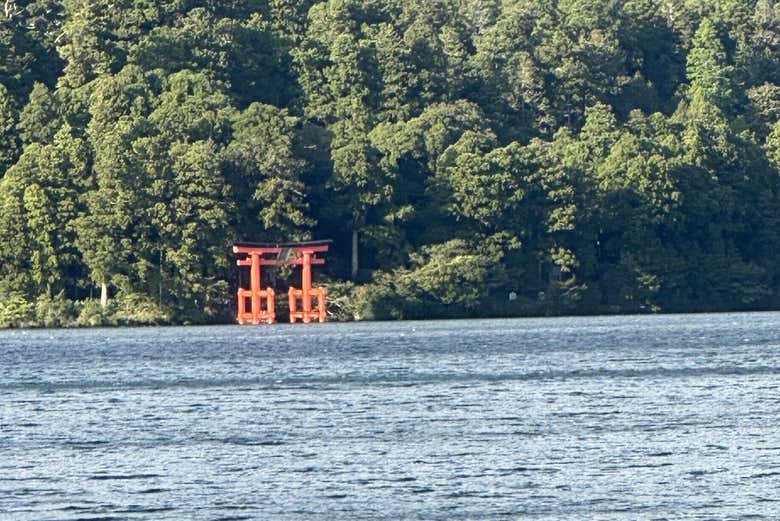 Navegando pelo Lago Ashi
