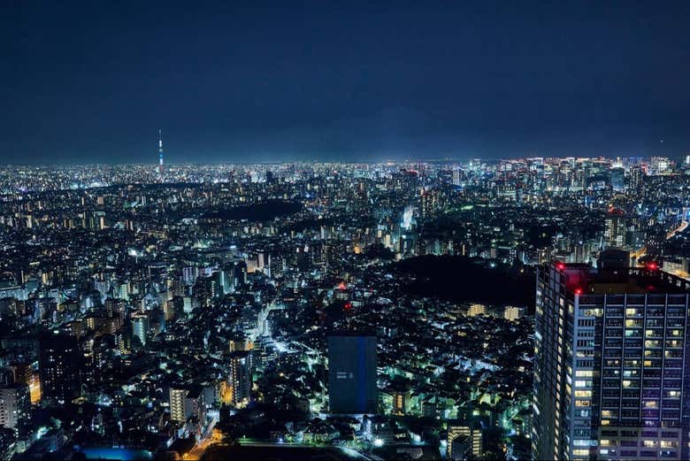 Vistas de Tóquio ao anoitecer do observatório
